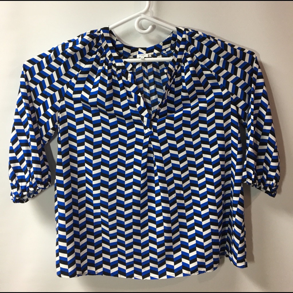 Crown & Ivy V Neck Top Size L White Blue Black